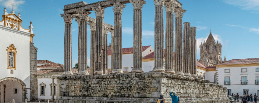 Temple de Diane, Evora - Agência do Turismo do Alentejo