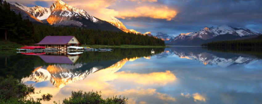 Lac Maligne - Istock - GlowingEarth