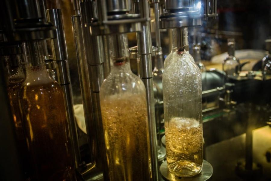 Mise en Bouteille de la cuvée Brise Marine - Chateau Auzias