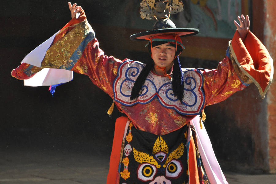 Danse de chapeau noire - Tashi