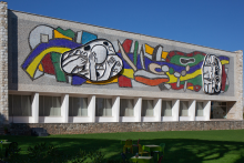 Façade principale du musée national Fernand Léger, à Biot. - MUSÉE NATIONAL MARC CHAGALL © ADAGP, Paris, 2022.
