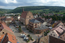 Entre vignoble et montagne, Wasselonne est une charmante petite ville médiévale à seulement 25 km de Strasbourg en Alsace. - ©Swo