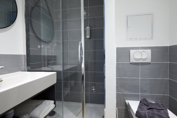 Salle de bain Chambre Confort - Kyriad DIRECT Orléans Ouest