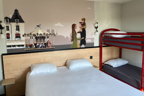 Chambre Quadruple (2 adultes et 2 enfants) - Kyriad DIRECT Orléans Ouest