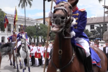 A deux rues de Villa Colonna, la relève de la garde présidentiel. Tout un spectacle le Lundi matin, juste avant votre départ de Quito. - ©©