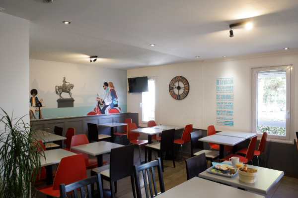 Salle de petit déjeuner - Kyriad DIRECT Orléans Ouest