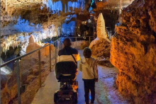 La grotte est réellement accessible à tous les publics - ©Rachid OnWeels