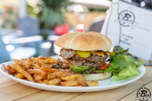 Burgers - Frites fraiches  sur place ou emporté - camping les carolins