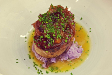 Epaule d'agneau française, confite 12 heures, écrasée de vitelotte, marmelade - ©Restaurant Le Cali Menton