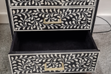 Petit meuble fait en os - ©L atelier des faubourgs