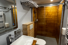 Salle de bain - CHambre 203 - ©9 Wagram SAS
