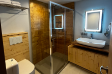 Salle de bain Chambre 301 Darros - ©9 Wagram SAS