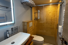 Salle de bain Chambre 303 Liffré - ©9 Wagram SAS