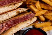 Sandwich de beefsteack - ©Alibi by Yours Porto