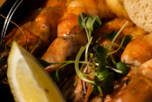 Gambas à l´ail - ©Alibi by Yours Porto