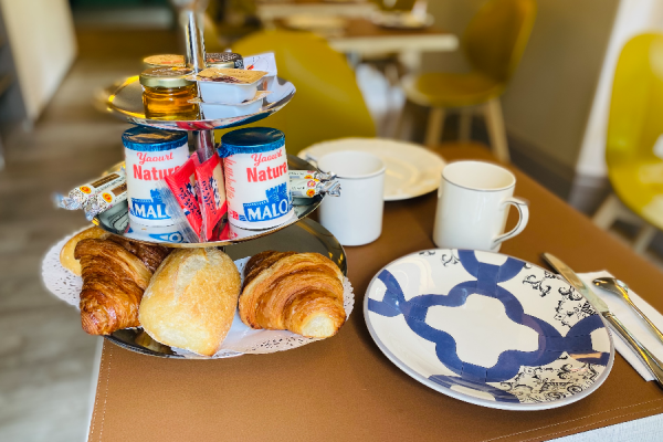 Petit déjeuner Continental à la française - Hotel Marguerite-Orléans