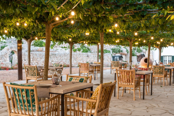 terrasse du restaurant - @llucasaldentgranmenorca