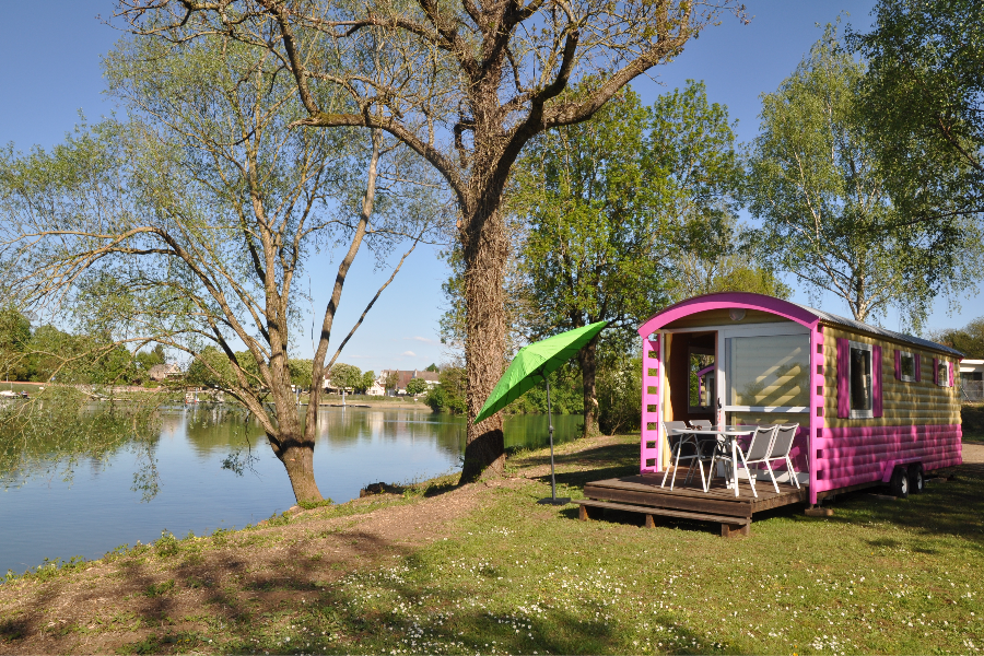 Location de roulottes en bord de Saône au Camping de la Plage de Seurre - Ville de Seurre