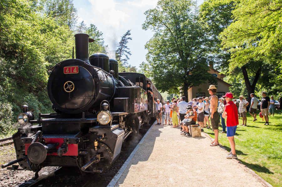 Train des Gorges en gare de Colombier - S. Bridot