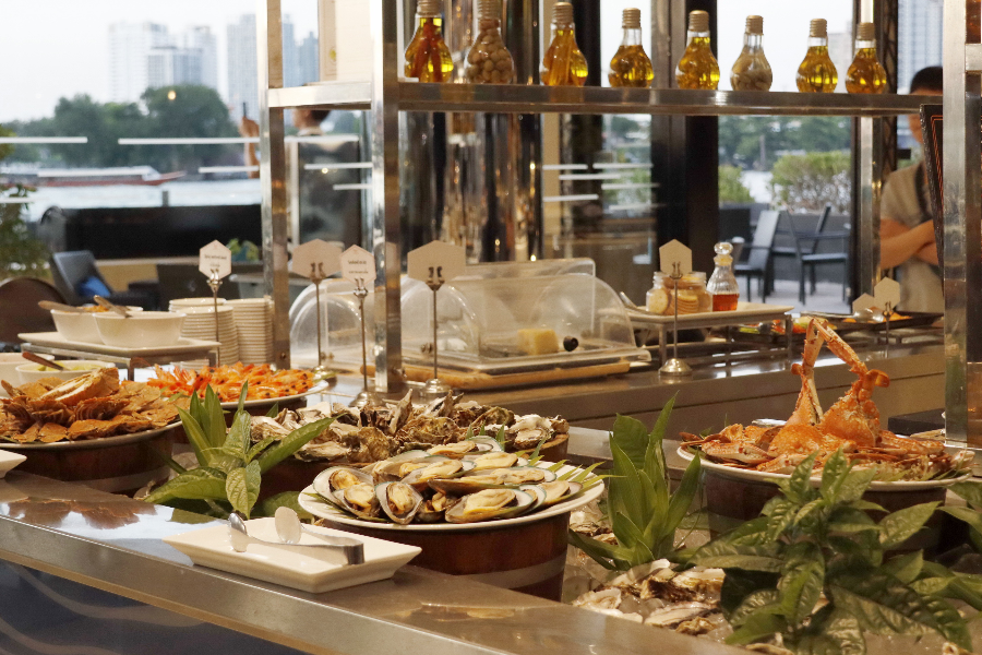 Seafood buffet at Terrace@72 Restaurant - ramada