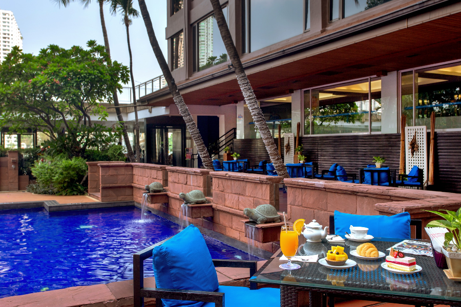 Pool Bar - ramada