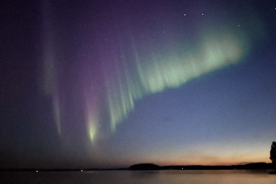 Aurora at lake - Arctic Crusade