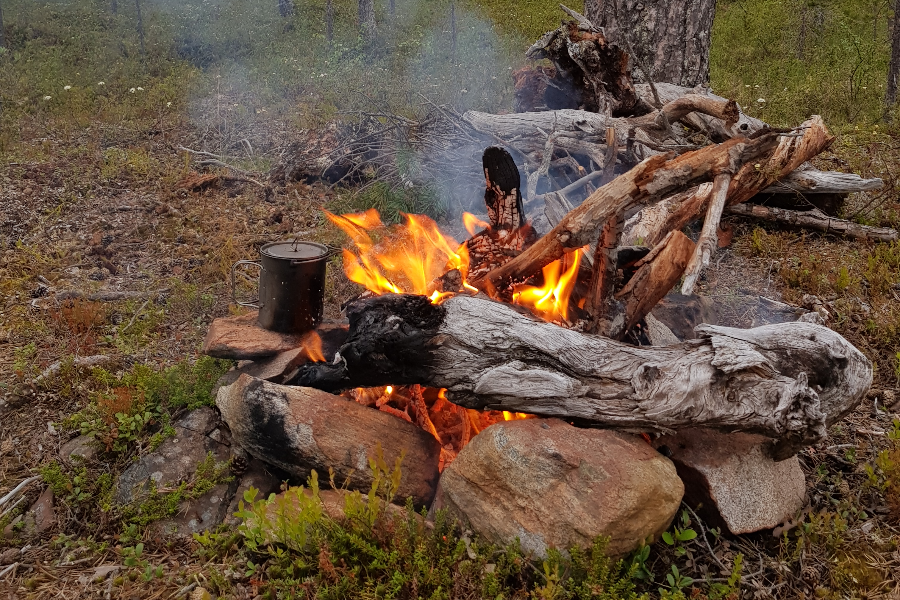 Campfire and outdoor cooking - Arctic Crusade
