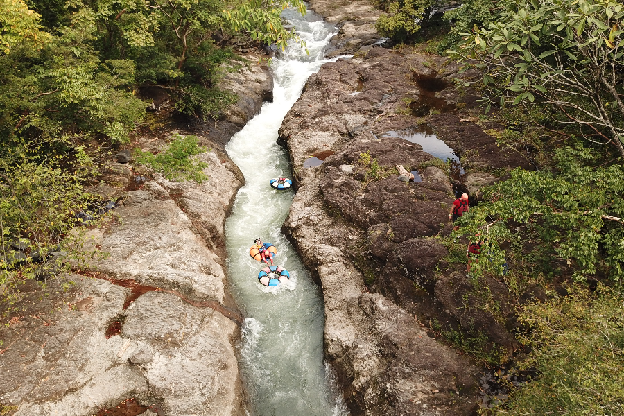 Tubing sur la rivière Rio Negro - Hacienda Guachipelin