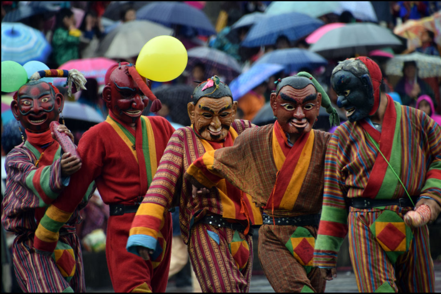 Les danses par les clowns - Tashi