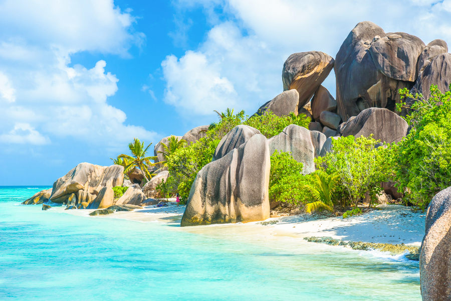La Digue - Plage de la Source d'Argent - depositphotos - SimonDannhauer