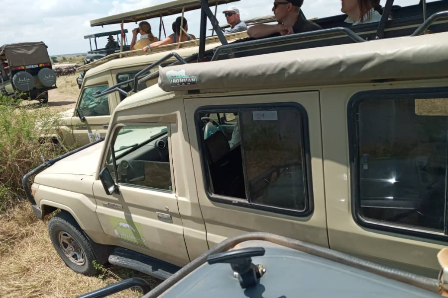 Extended Land Cruiser (6 Pax) – Space, Comfort & Adventure - Gladiola Adventure L.t.d
