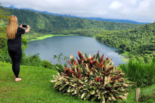 BAIN DE FORËT DANS LA LAGUNA D'UN VOLCAN ETEINT - TACACORI EcoLodge