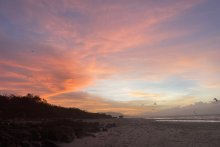Coucher de soleil inoubliable sur la plage de Punta Chame, côte Pacifique - PANAMA AUTHENTIQUE, S.A.