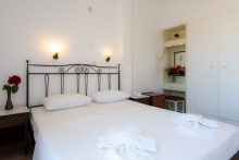 Chambre à trois lits - Artemon Hotel