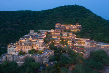 Neemrana Palace - Neemrana Hotels