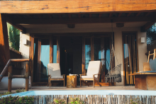 SUITE D'UNE CHAMBRE BORD DE MER AVEC PISCINE PRIVÉE ET PLAGE