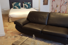 Appartement avec lit King-size, coin salon/cuisine - Zélie Vénague