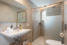 Baño - @llucasaldentgranmenorca
