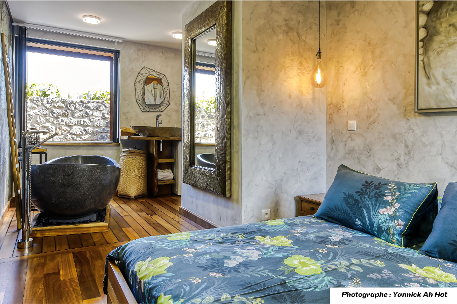 Chambre plan large sdb ouverte - L'Orée du Maïdo