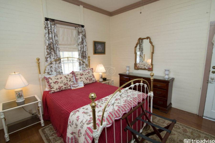 OAK ALLEY PLANTATION INN