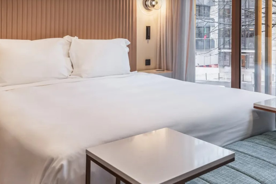 LUSTER HOTEL