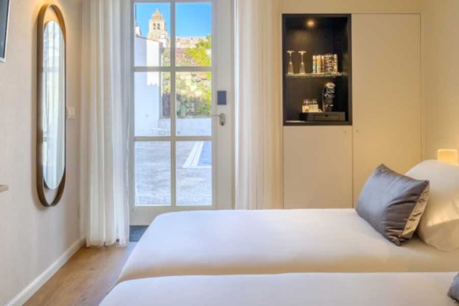 MOURA SUITES HOTEL