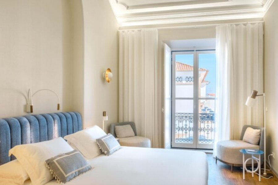 MOURA SUITES HOTEL
