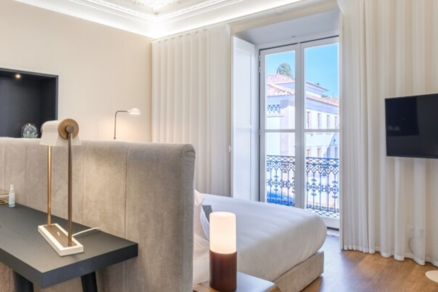 MOURA SUITES HOTEL