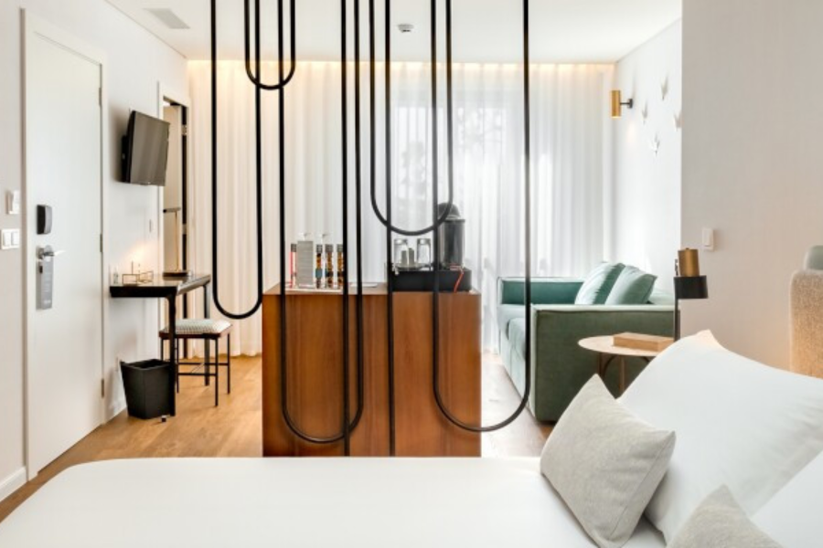 MOURA SUITES HOTEL