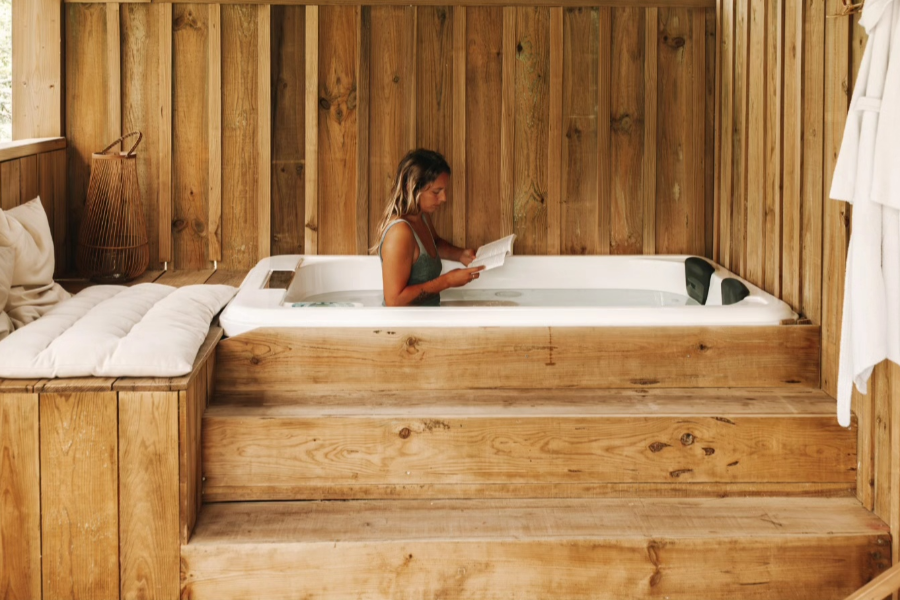 Spa privatif chauffé sur la terrasse privée du lodge - Terrasse privée