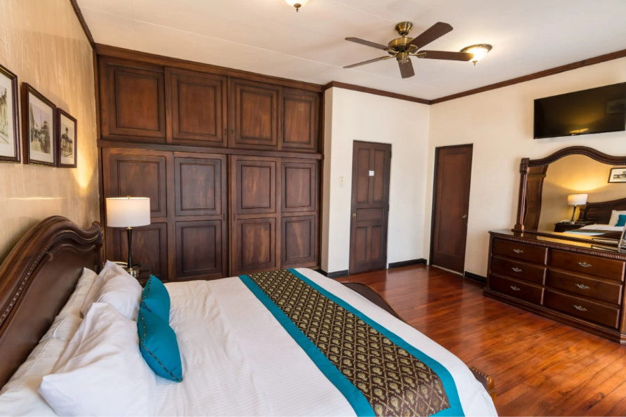 HÔTEL COLONIAL