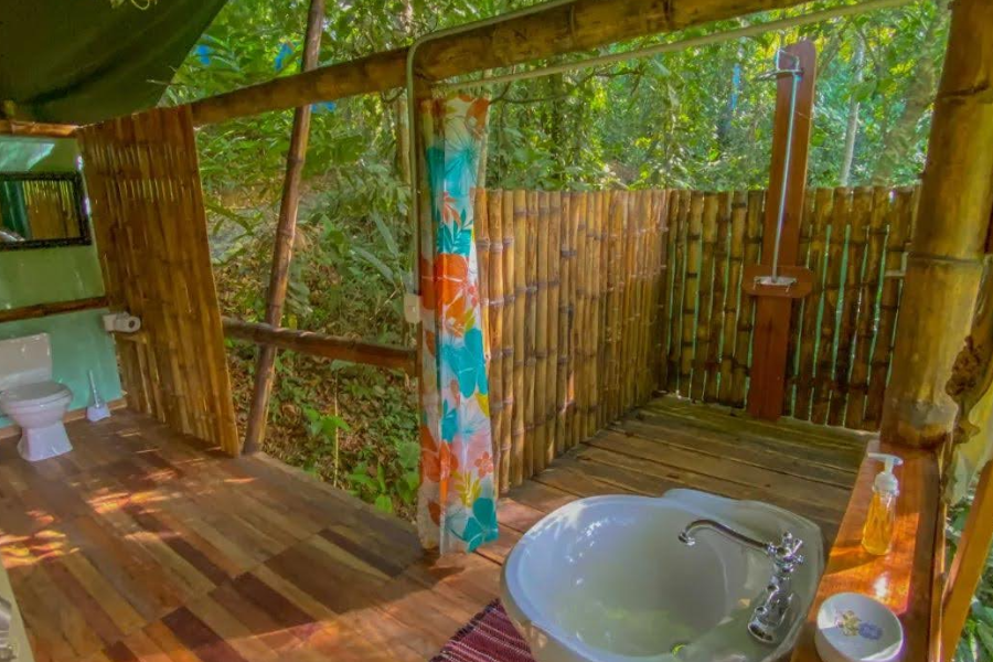 Humboldt bathroom - @colinasecreta