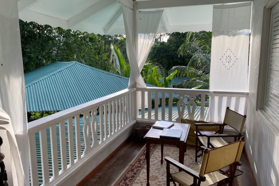 Birds balcony - @colinasecreta
