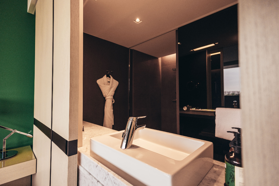 Chambre Premium - Salle de bain - Crowne Plaza Geneva